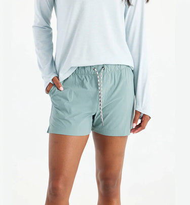 latitude-short-sabal-green-women-1